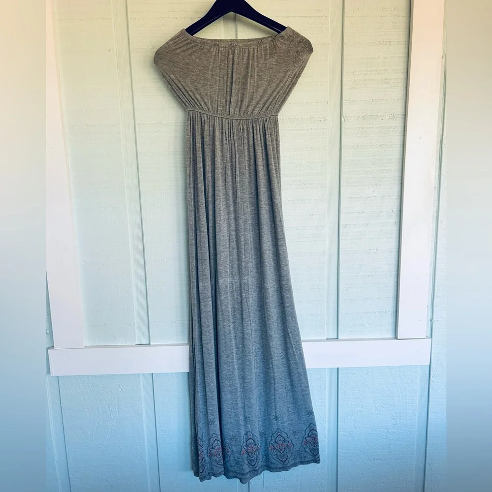 Love Tree Gray Maxi Dress Women's Small Strapless Printed Boho Stretch (B9-1041)